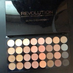 Makeup Revolution Eye shadow palette